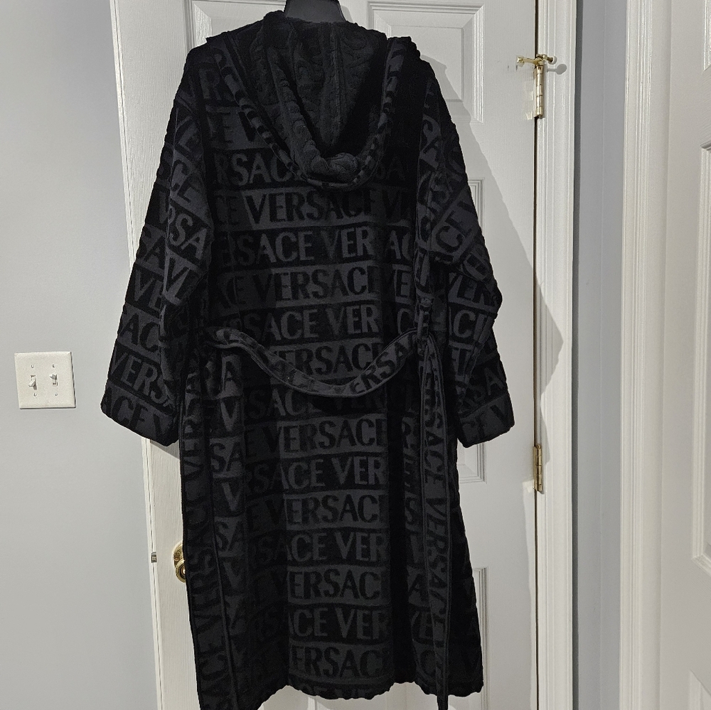 ⏰️Huge Sale: Black Versace Hooded Robe - Large - Picture 5 of 8